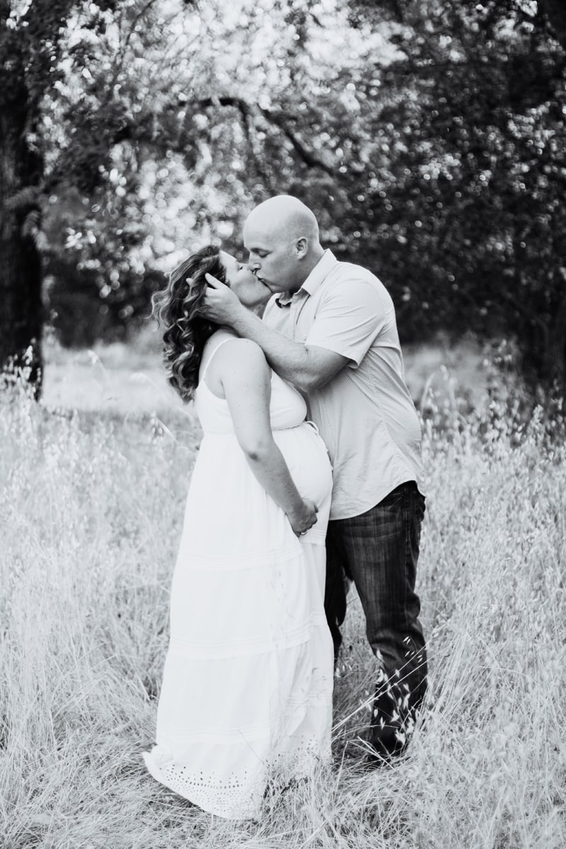 Maternity Photographer, black and white image of couple kissing